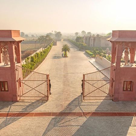 Orchha Palace And Convention Centre Hotel Bagian luar foto