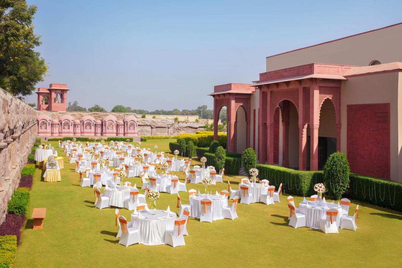 Orchha Palace And Convention Centre Hotel Bagian luar foto