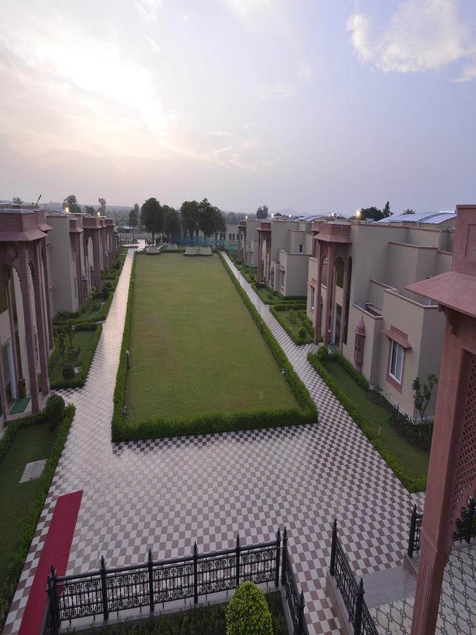 Orchha Palace And Convention Centre Hotel Bagian luar foto