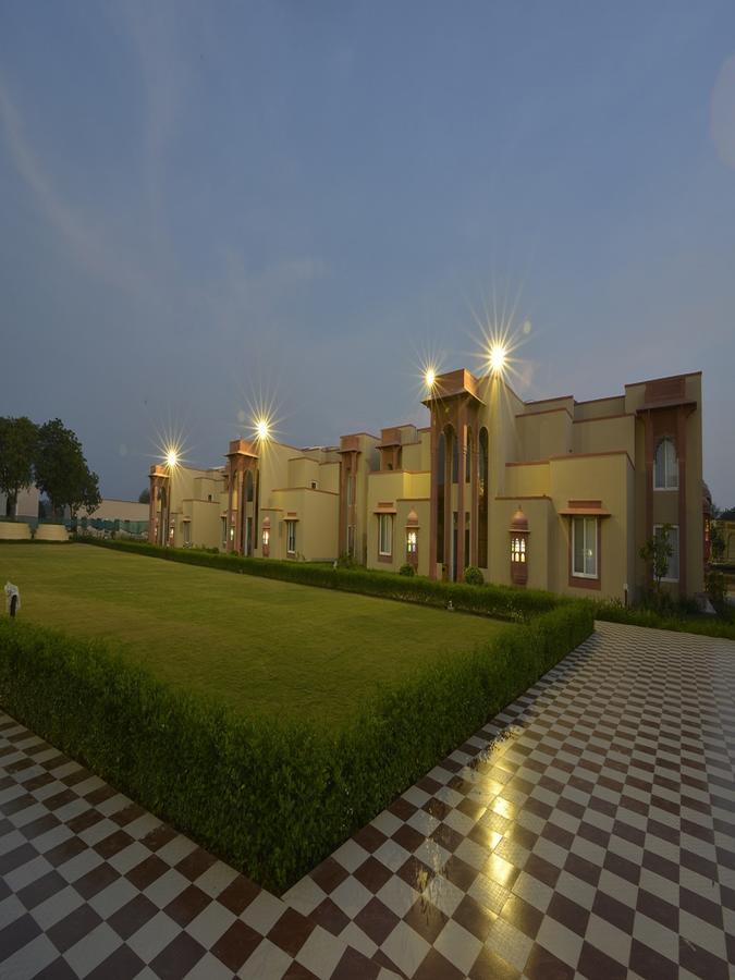 Orchha Palace And Convention Centre Hotel Bagian luar foto