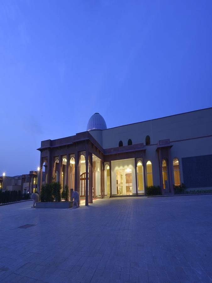 Orchha Palace And Convention Centre Hotel Bagian luar foto