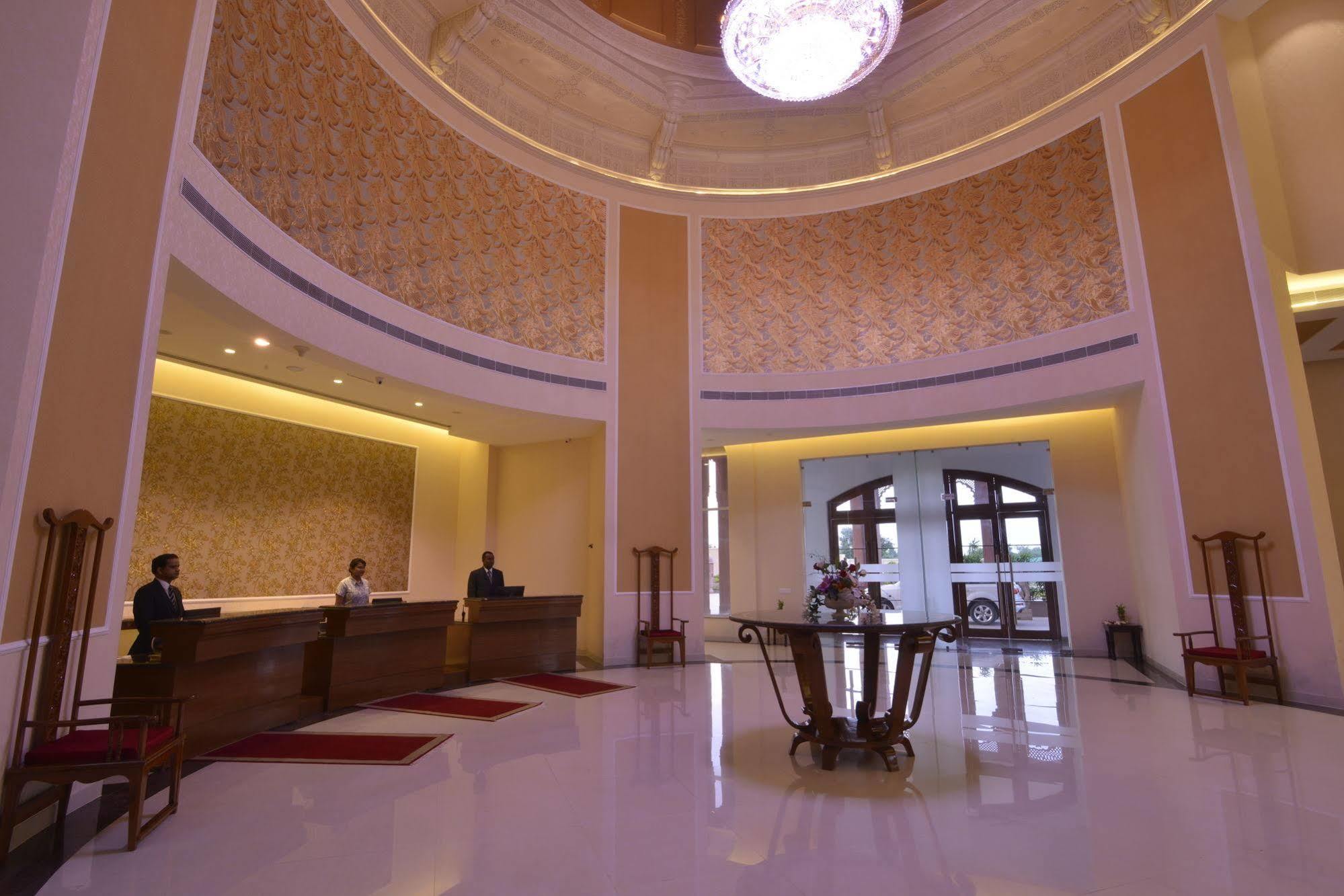 Orchha Palace And Convention Centre Hotel Bagian luar foto